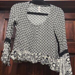 Black and White Patterned Women's Top